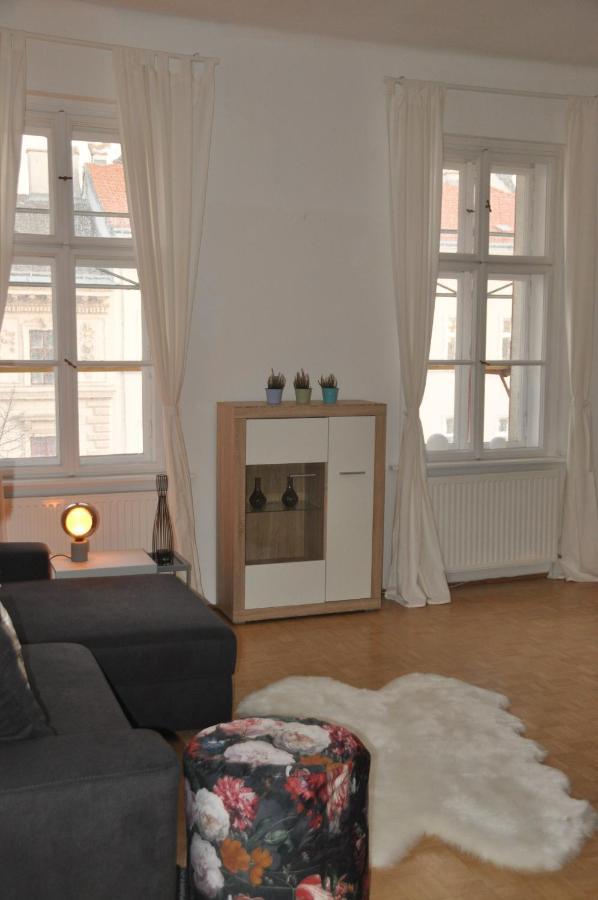 Wunderschone Altbauwohnung In Zentraler Lage Wien المظهر الخارجي الصورة